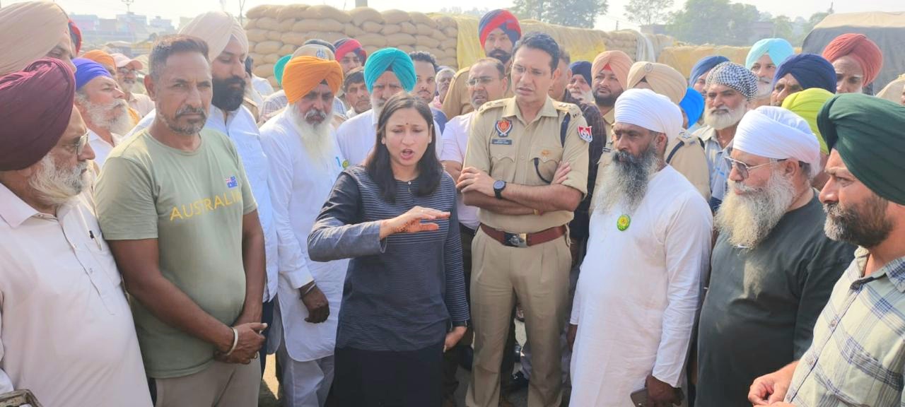 ਡਿਪਟੀ ਕਮਿਸ਼ਨਰ ਨੇ ਵਿਧਾਇਕ ਅਤੇ ਐਸ.ਐਸ.ਪੀ ਨਾਲ ਦਸੂਹਾ ਮੰਡੀ ’ਚ ਝੋਨੇ ਦੀ ਖਰੀਦ ਅਤੇ ਲਿਫਟਿੰਗ ਦਾ ਕੀਤਾ ਨਿਰੀਖਣ